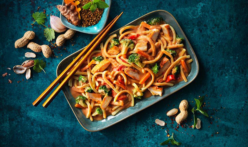 Asia - Asia-Pfanne mit Erdnusssauce