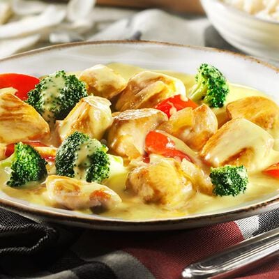 Panati / Preparati / Marinati - &Eacute;minc&eacute; de poulet dans une sauce au curry et &agrave; la noix de coco