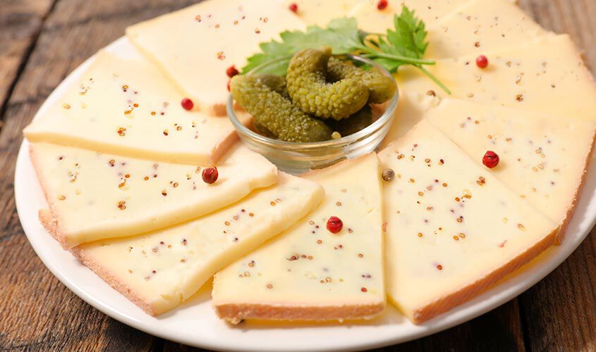 Formaggio - 40% Schweizer Raclette Pfeffer, in Scheiben