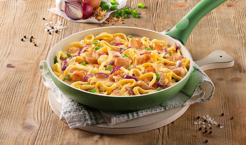 Specialit&agrave; in Padella - Po&ecirc;l&eacute;e d'oignons et de poulet