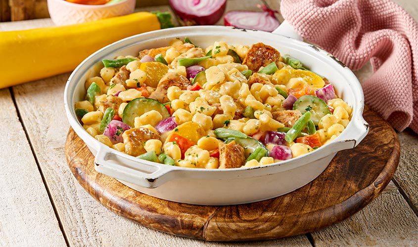 Specialit&agrave; in Padella - Po&ecirc;l&eacute;e avec poulet, kn&ouml;pfle et l&eacute;gumes