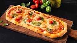 Pizze - Pizza alla Pala Pomodoro, Mozzarella e Pesto