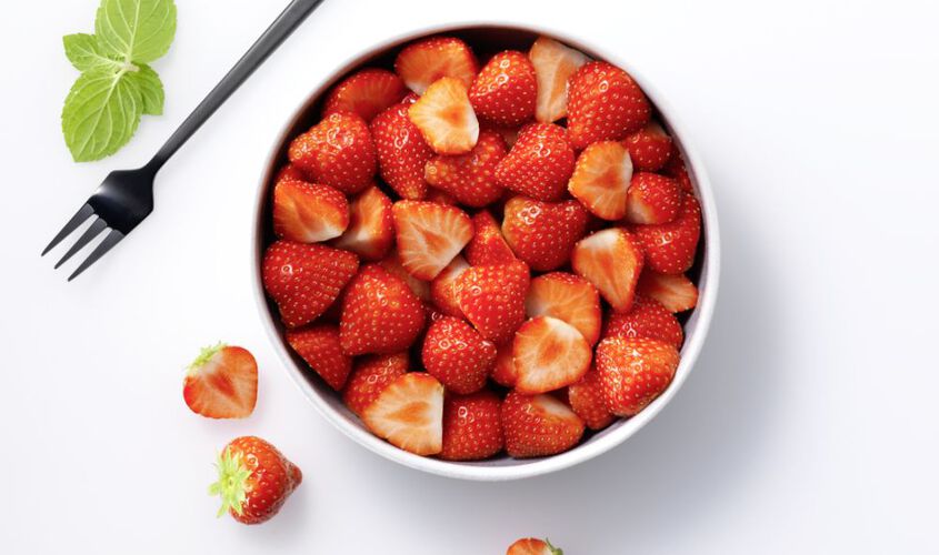 Fruits - Fraises, coupées en deux