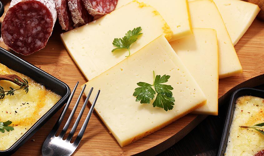Formaggio - 50% Formaggio Raclette Svizzero al Naturale, a Fette