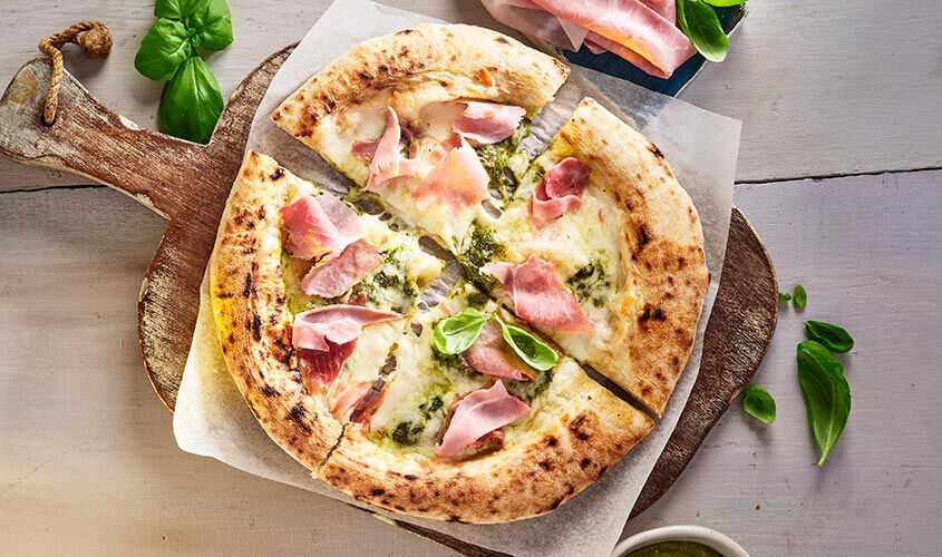Pizze - Pizza &laquo; Bistrot 25 &raquo; Bianca con Prosciutto Cotto e Salsa al Basilico