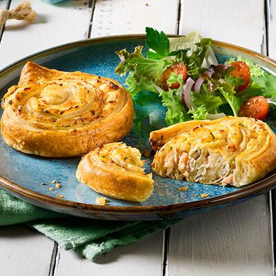 Snack di Pasta Sfoglia - Feuillet&eacute;s roul&eacute;s saumon-fromage fouett&eacute;