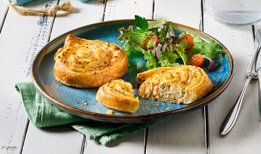 Snack di Pasta Sfoglia - Feuillet&eacute;s roul&eacute;s saumon-fromage fouett&eacute;