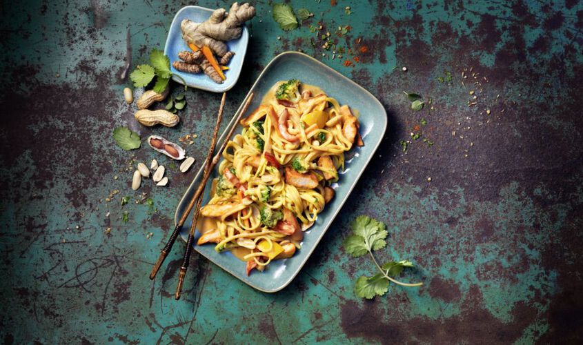 Asie - Poêlée asiatique avec une sauce aux cacahuètes