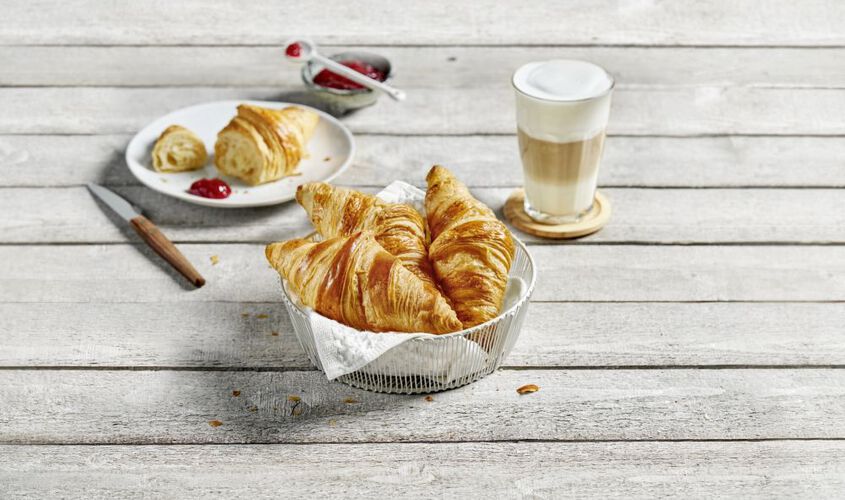 Boulangerie - Pâte feuilletée pur beurre, découpée puis roulée. À cuire.