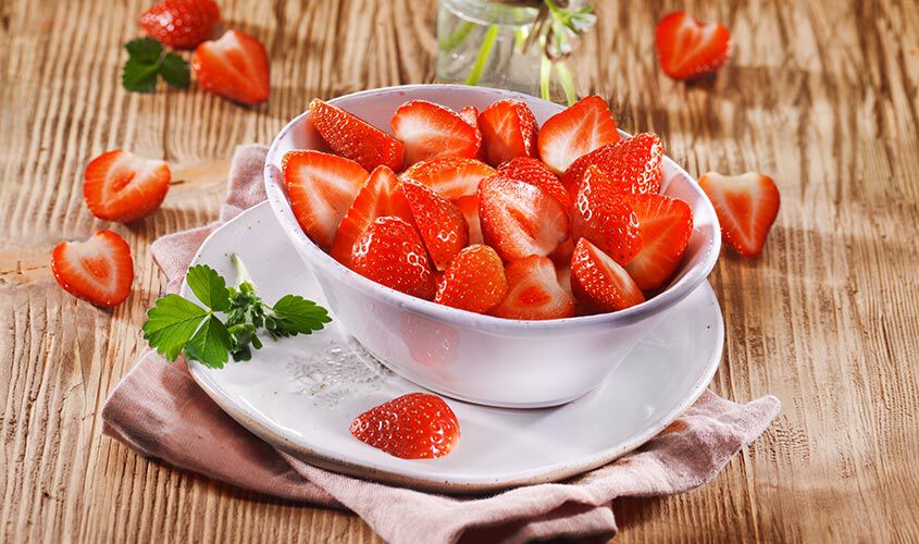 Frutti - Fraises, coup&eacute;es en deux