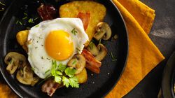 OEuf miroir et trempette au cheddar et au maïs