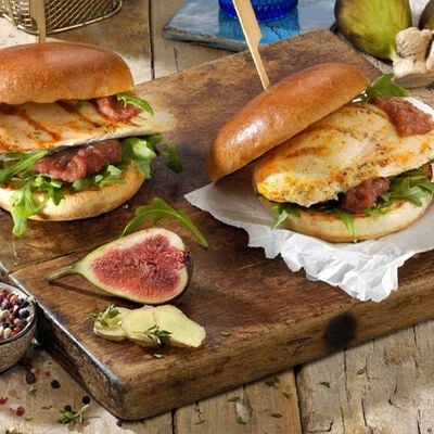 Burger de poulet avec chutney de figues