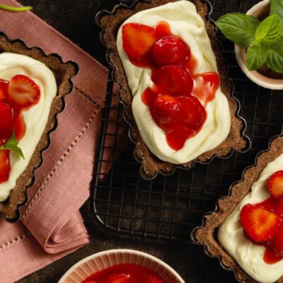 Frischkäse-Glacetarte mit Erdbeeren