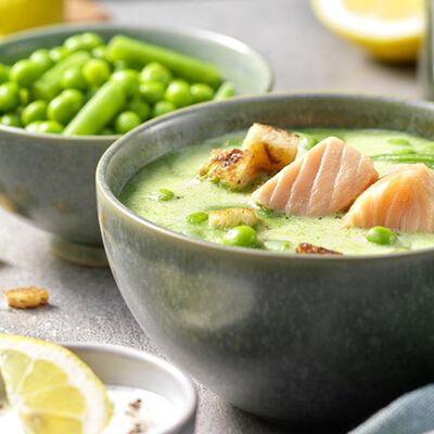 Soupe à l`ail des ours et au saumon