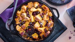 Gratin de myrtilles avec glace &agrave; la vanille et coulis