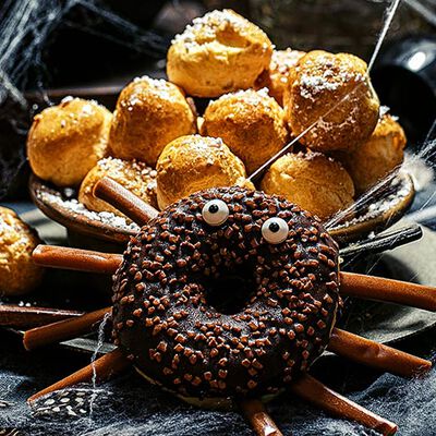 Donut-Spinne mit Ofench&uuml;echli-Spinneneiern