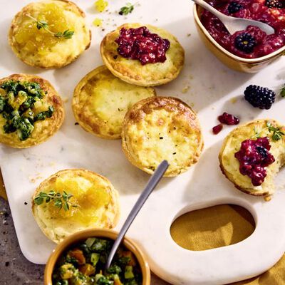 Käse-Pizzettis mit drei Toppings