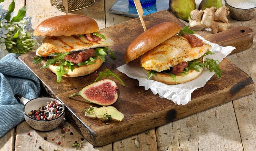 Hamburger di pollo con chutney di fichi