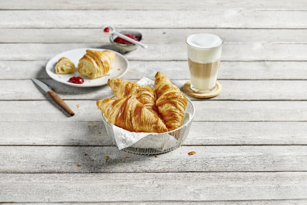 Pâte feuilletée pur beurre, découpée puis roulée. À cuire. Boulangerie Bofrost